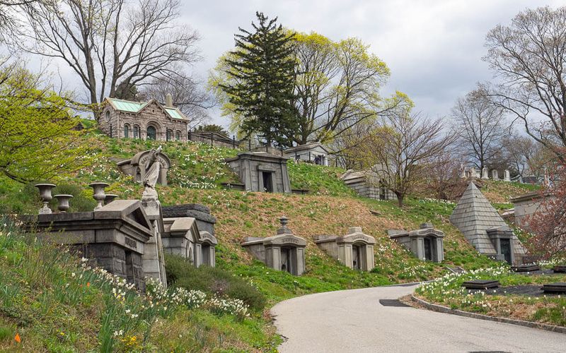 Peace Among Tombstones: Green-Wood Cemetery