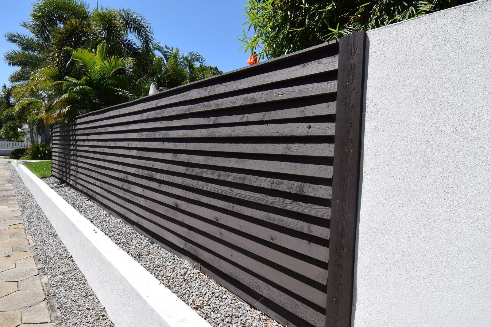 Horizontal slats fence
