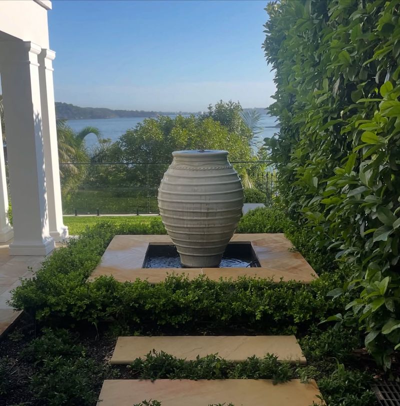 Urn Fountain With Classic Elegance