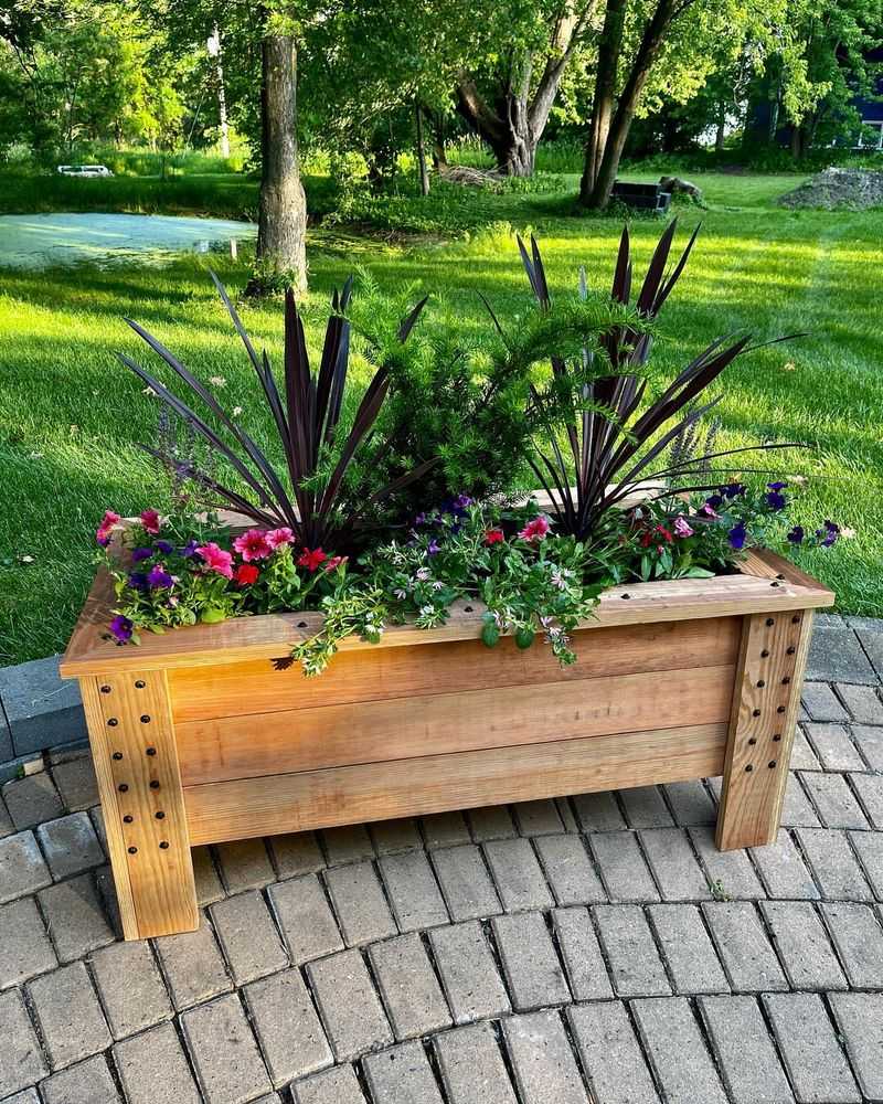 Wooden Planters That Blend With Nature