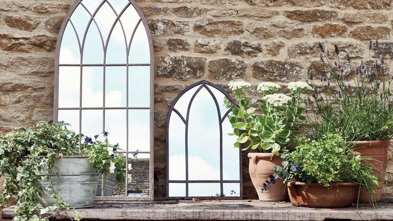 Mirror-Backed Planter Illusions