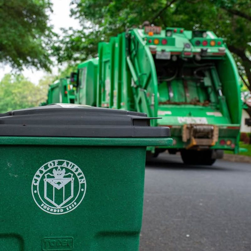 Many Texas Cities Offer Leaf Collection Programs