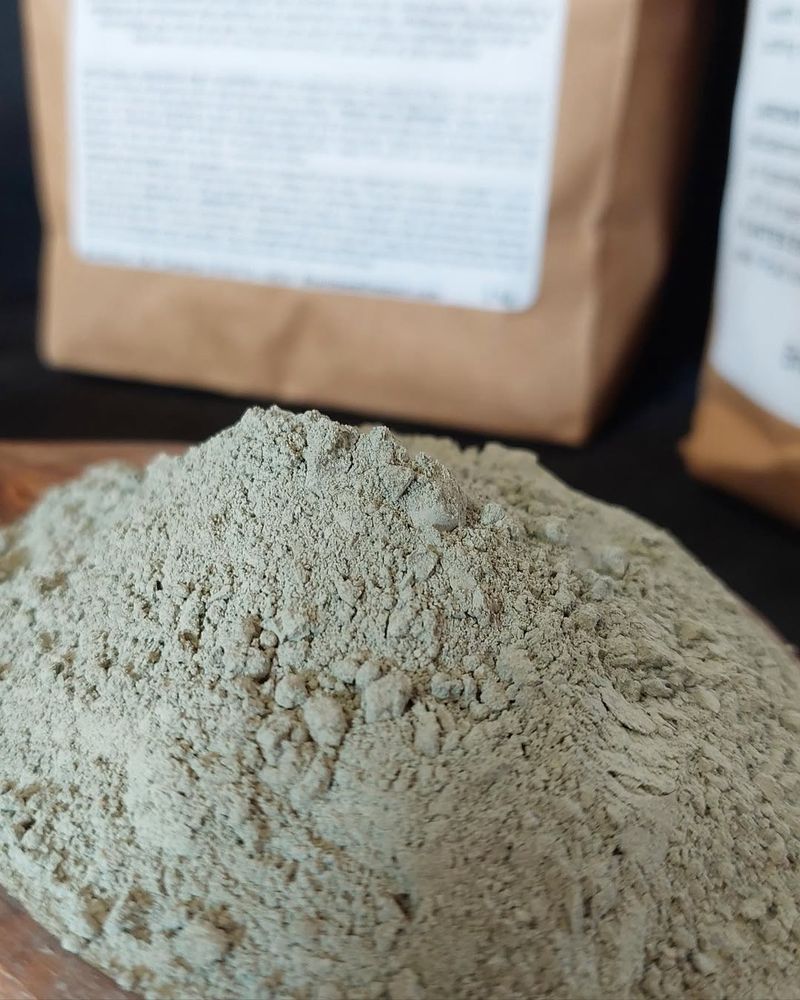 Improves Clay Soil Structure Naturally
