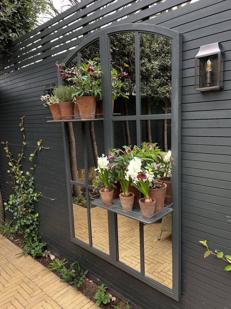 Privacy Fence With Built-In Shelves
