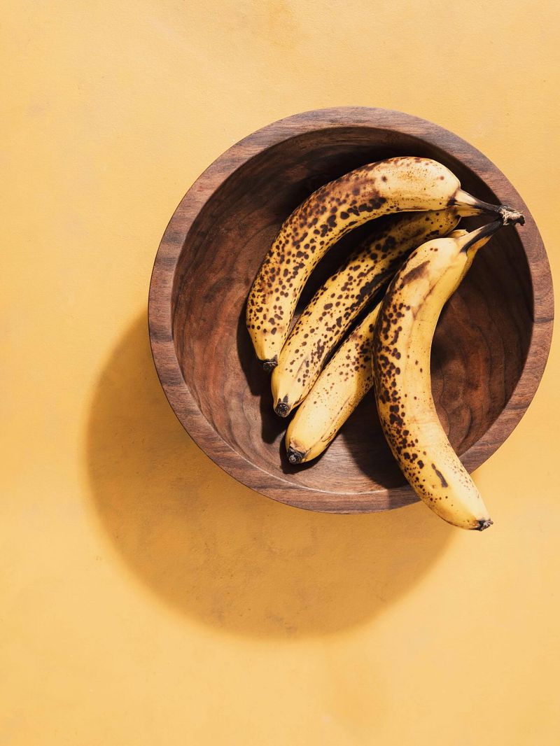 Keep Greens Away From Ethylene-Producing Fruits