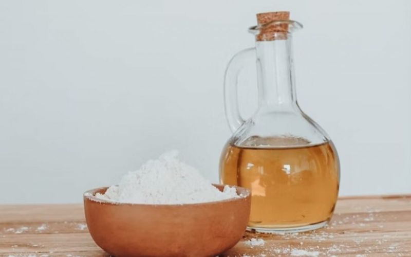 3. Vinegar And Salt Solution