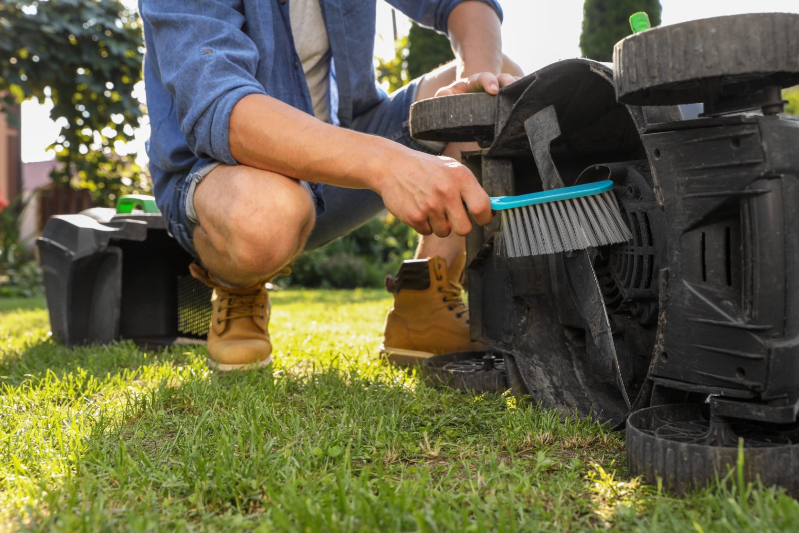 9 November Lawn-Mowing Rules Every Indiana Homeowner Should Know