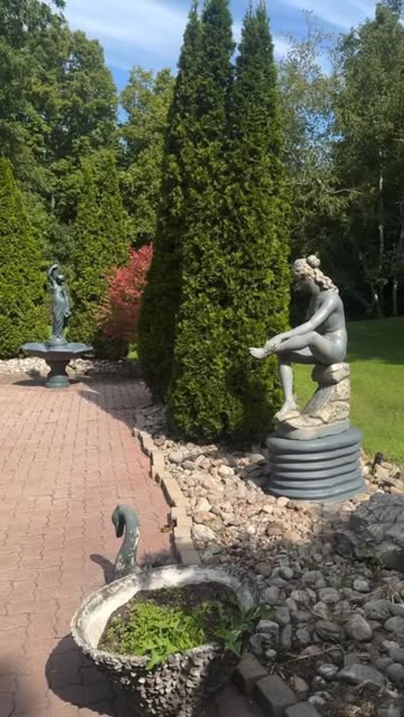 Decorative Yard Art and Statues