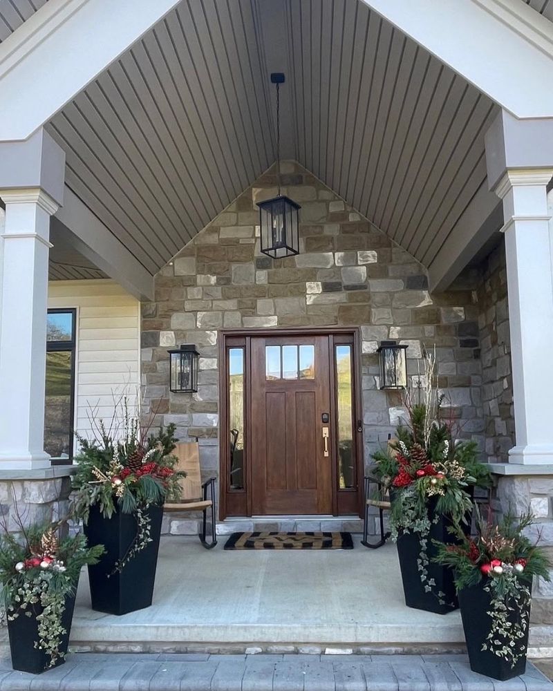 Keeping Porches And Patios Looking Neat During Holiday Season