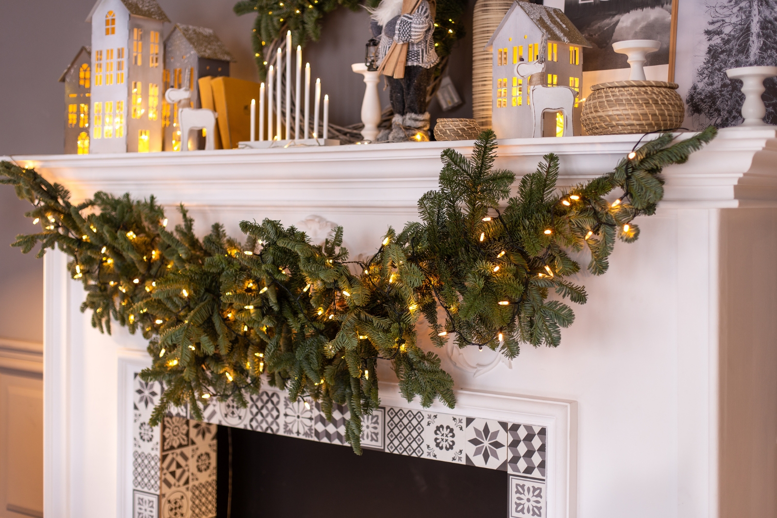 Make Your Fresh Garland Stay Green And Fragrant With One Simple Tip