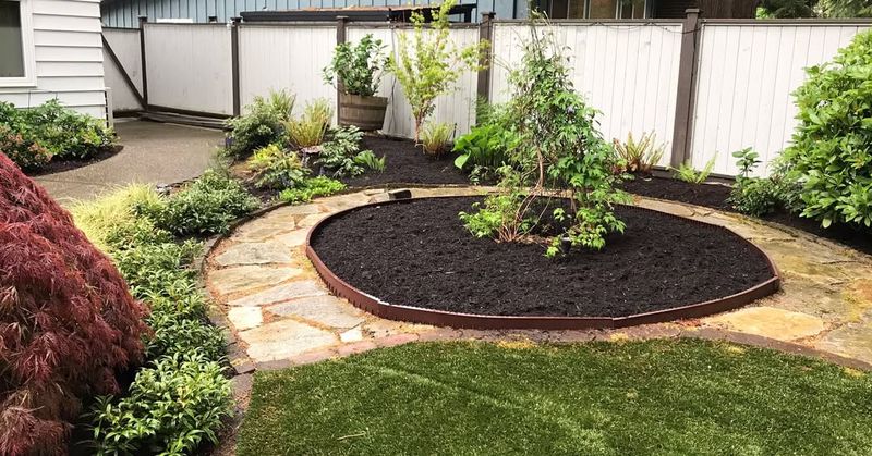 Creates Mulch Layer For Temperature Control
