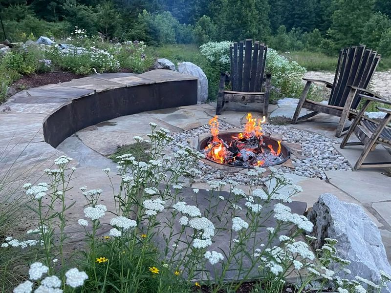 Outdoor Fire Pits and Fireplaces