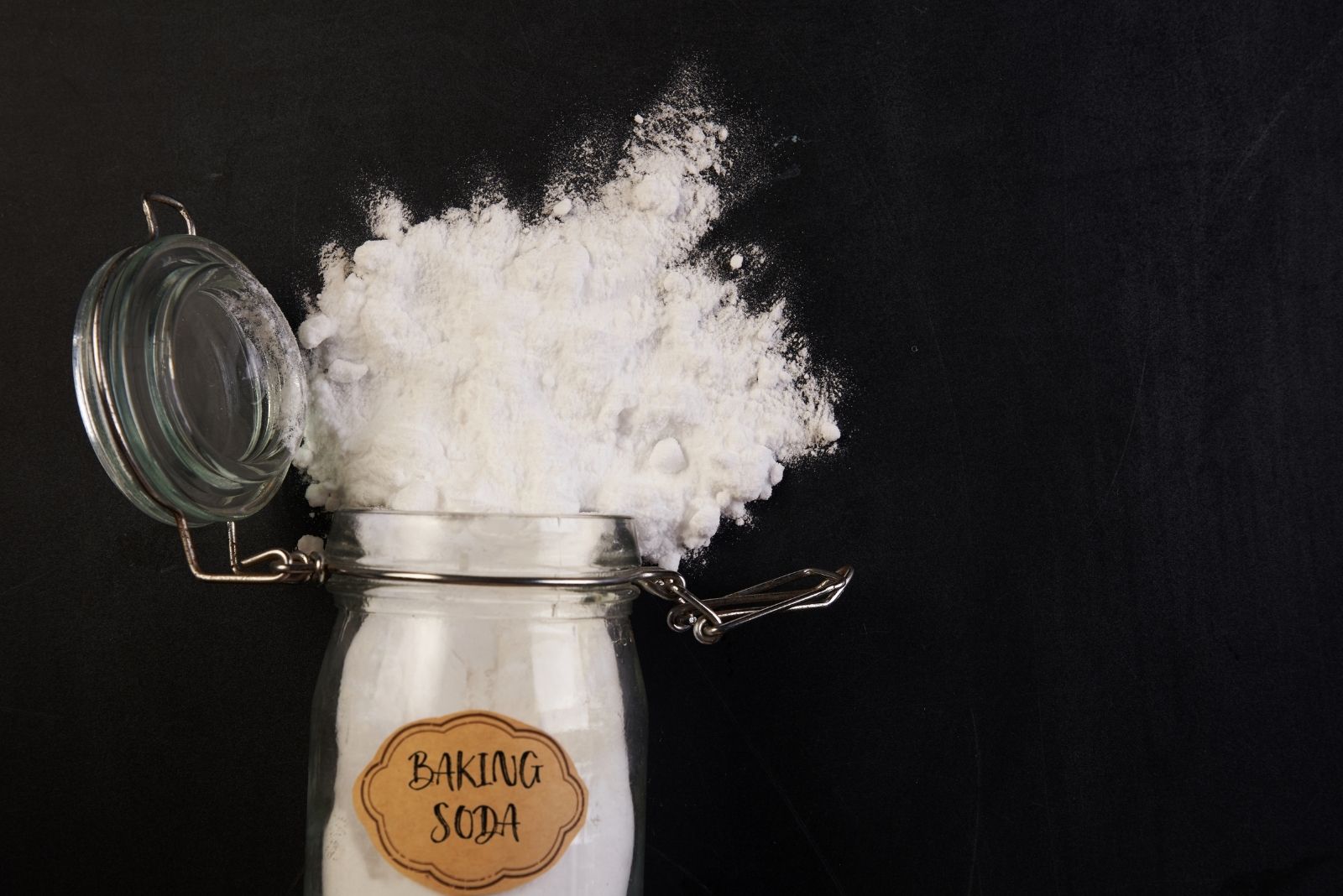 Why Virginia Homeowners Are Sprinkling Baking Soda On Their Lawns This November