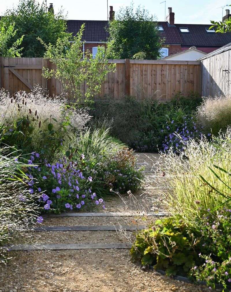 Simplified Hardscaping With Natural Materials