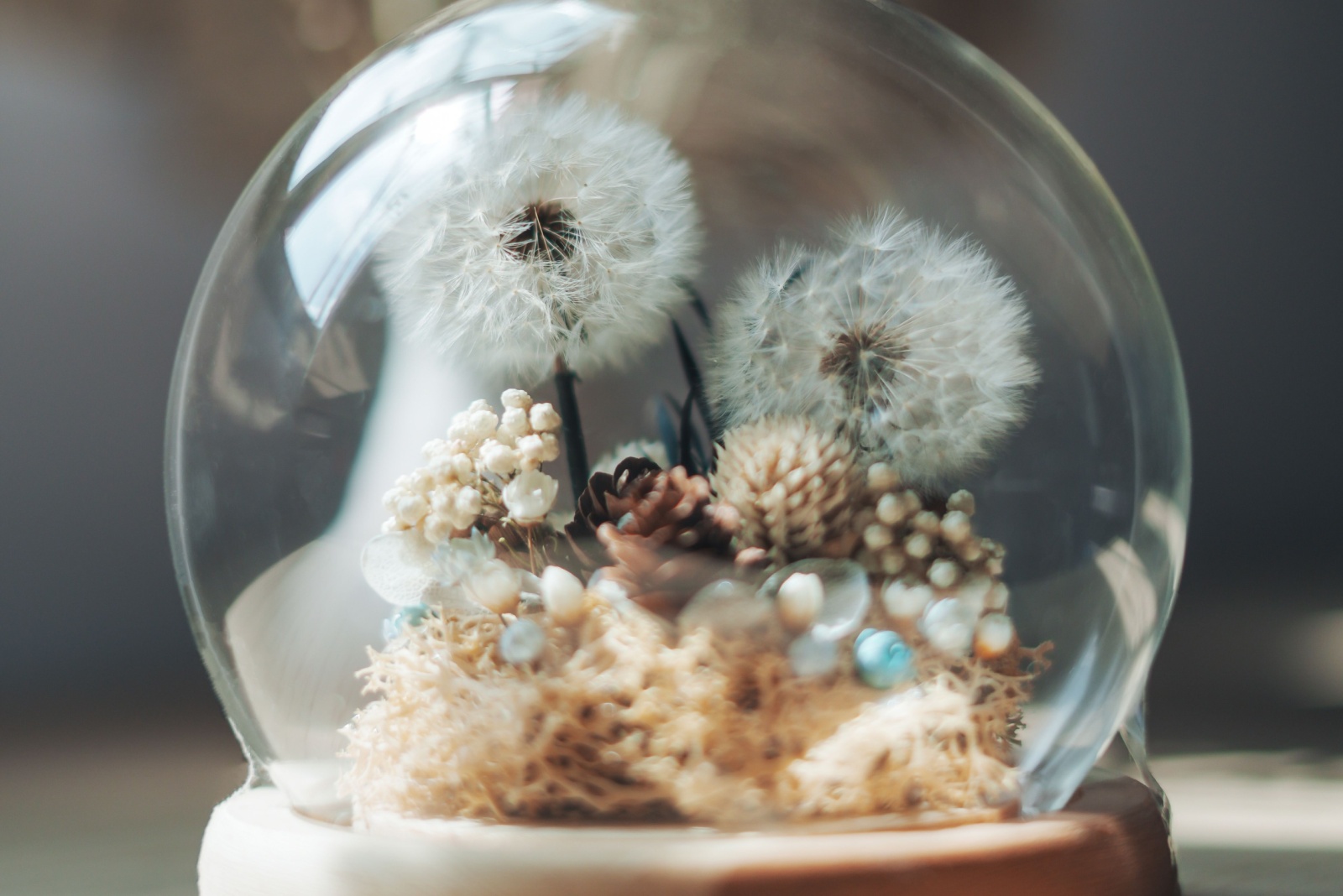 9 Genius Ways Michigan Homeowners Can Preserve Flowers For Magical Christmas Decor