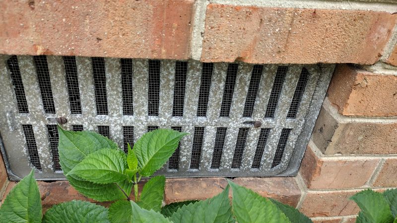 Leaving Foundation Vents Open During Freezing Weather