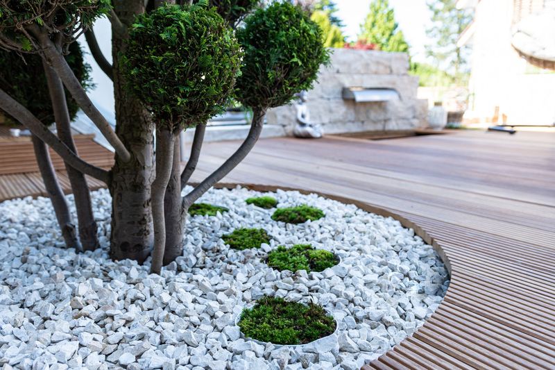 Rock Or Gravel Landscaping That Increases Heat Reflection