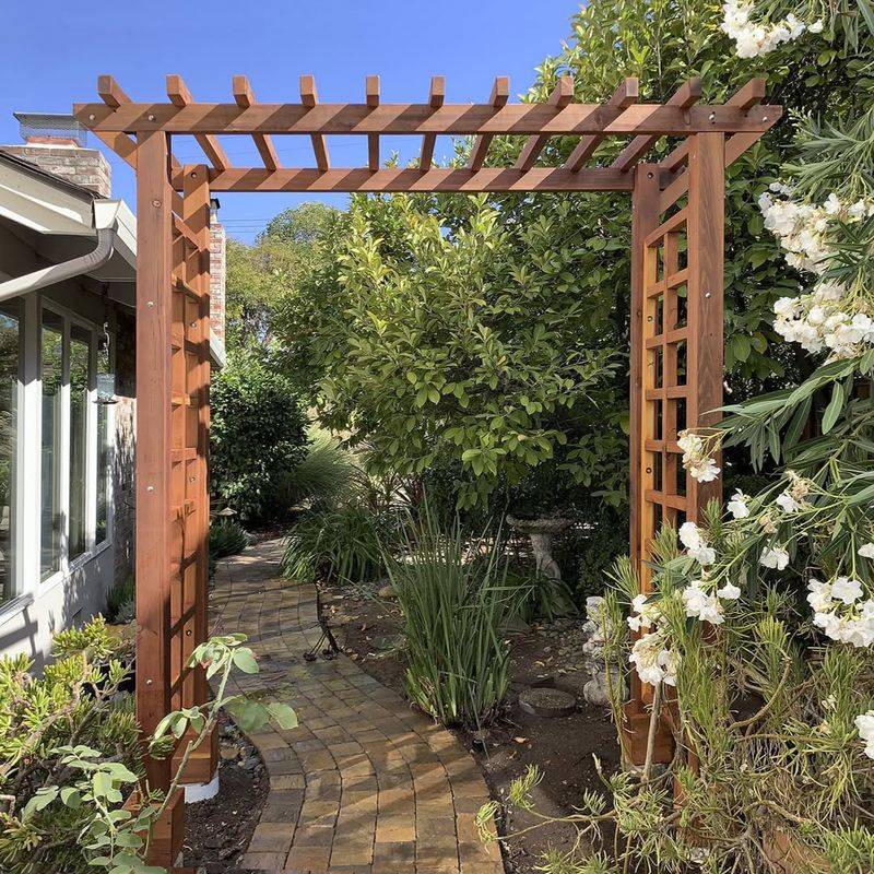 Trellis Defined Outdoor Dining Room