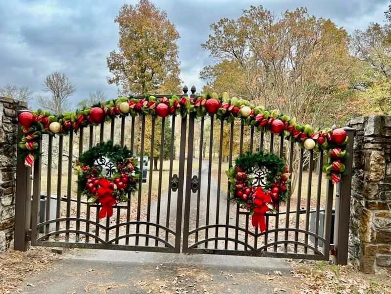 The Charming Outdoor Christmas Trend Neighbors Can't Stop Talking About
