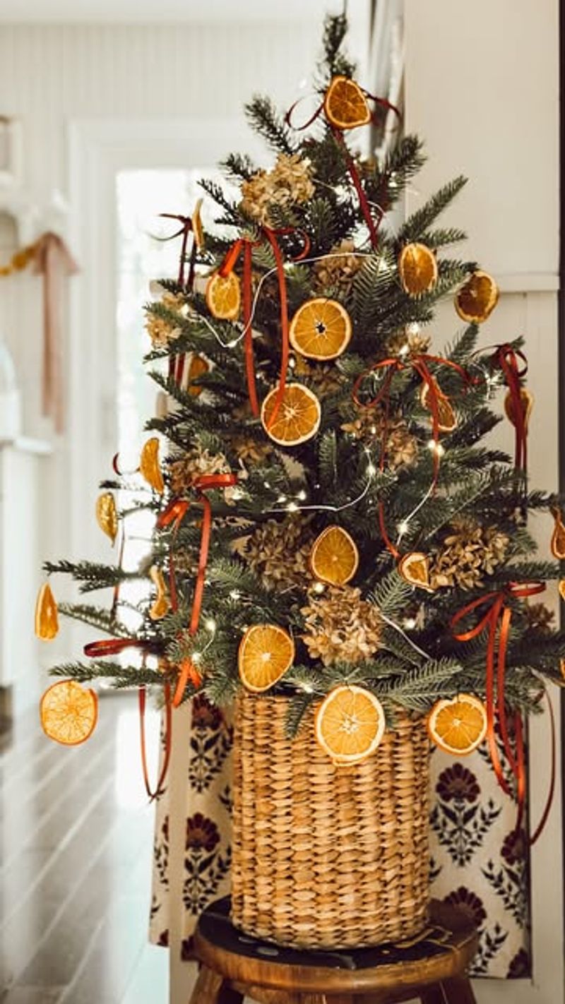 Simple Decorating Habits That Reduce Holiday Garden Waste
