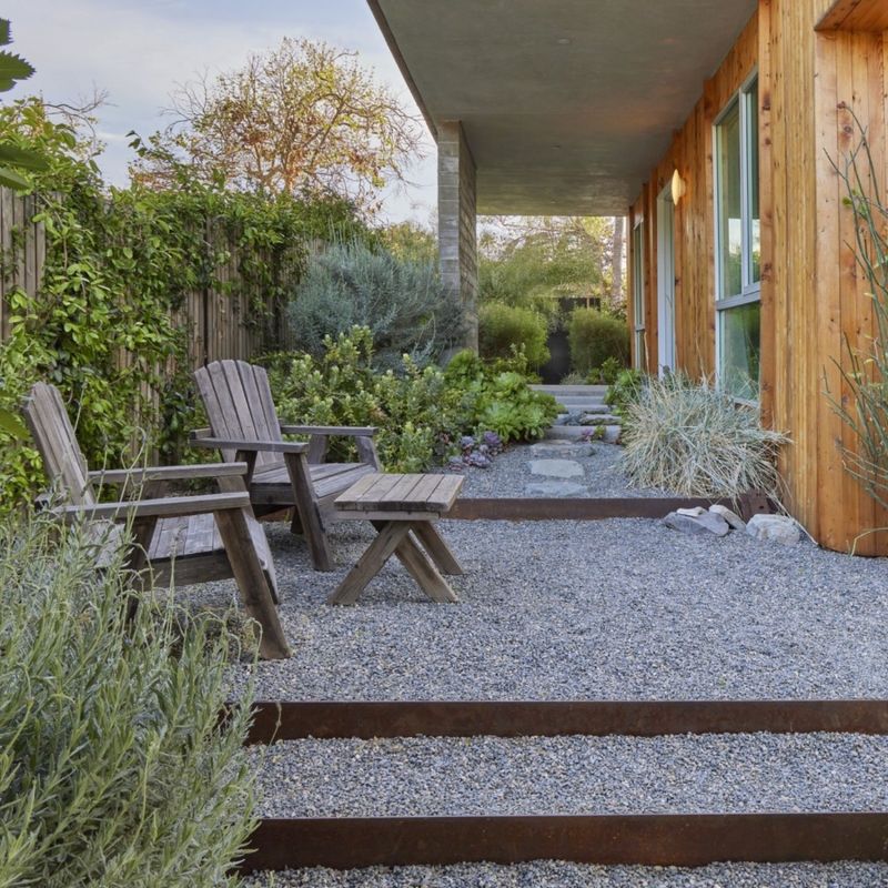 Using Mulch Around Plants For Extra Weed Protection