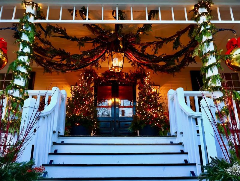 Staircase Lanterns With Evergreen Runners