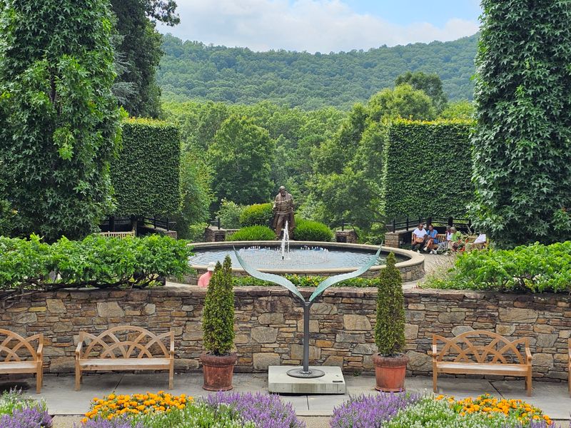 Stream Garden's Peaceful Water Features