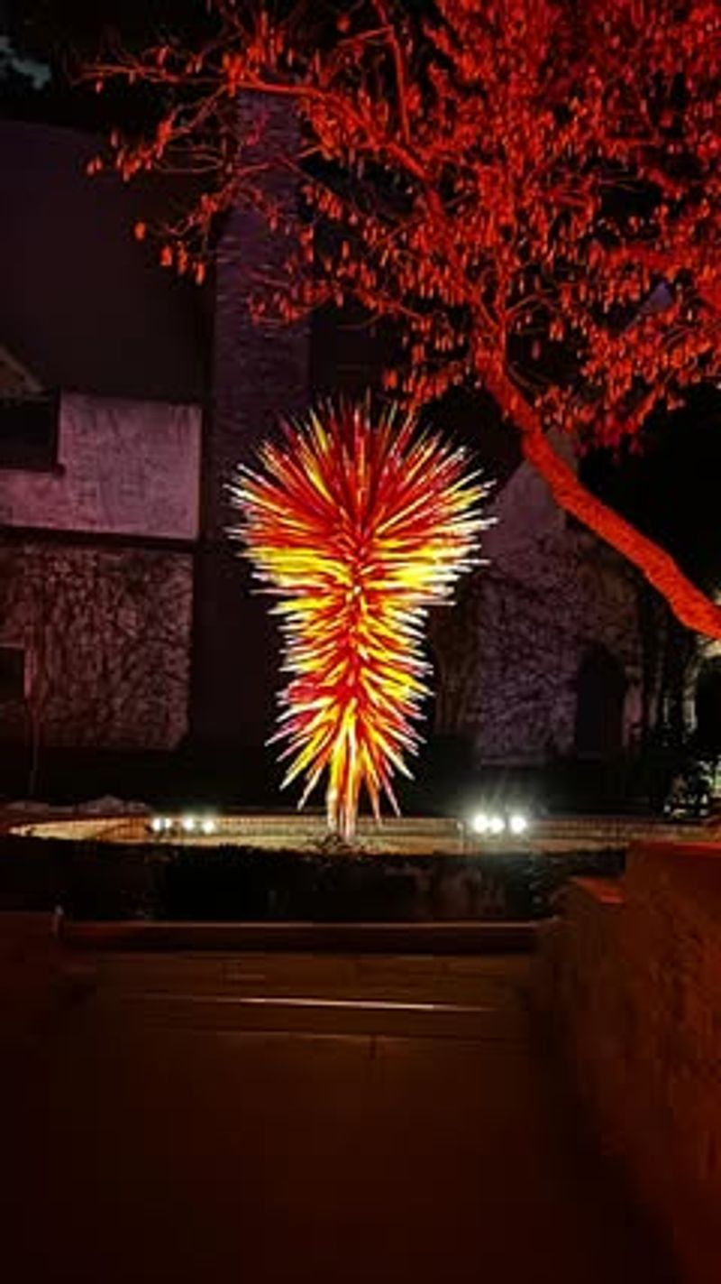 Breathtaking Glass Sculpture By Dale Chihuly