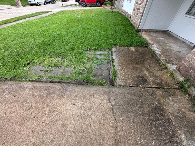 Deters Common Lawn Pests