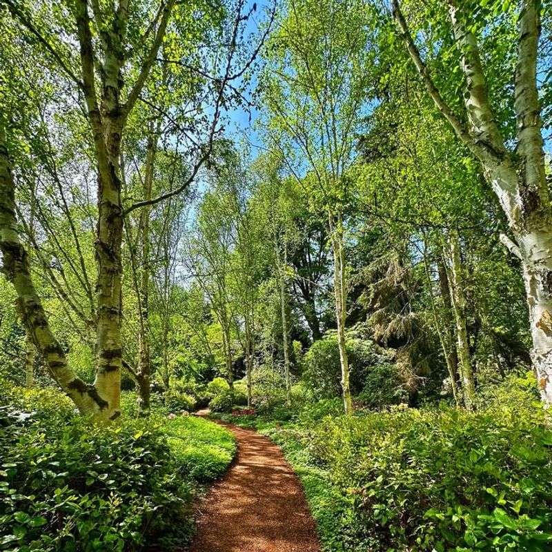 Educational Programs Connect Visitors with Nature