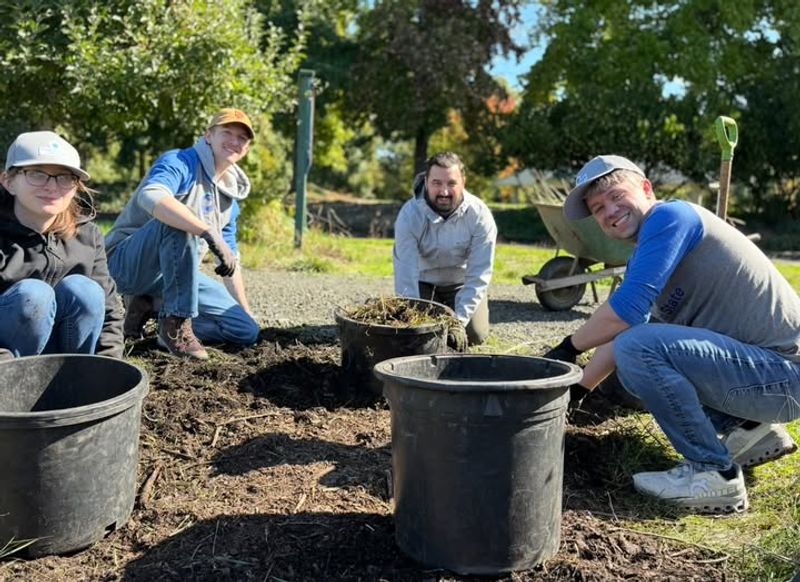 Community Support Makes Sustainable Gardening Easier