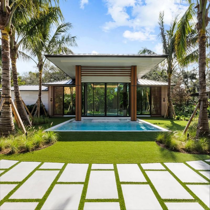 Tropical Resort-Style Pool Landscapes