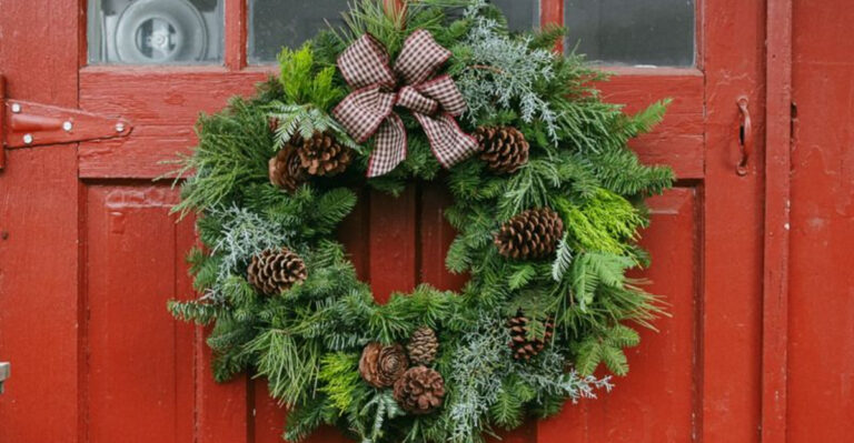 holiday decor (featured image)