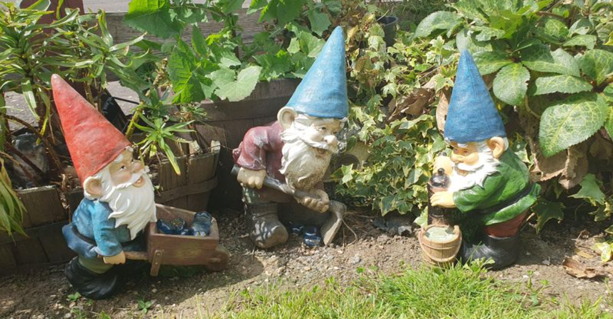 garden decor (featured image)