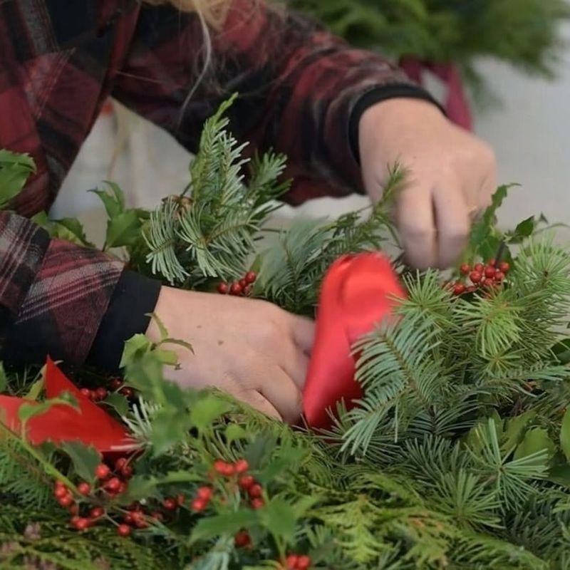 Simple Ways Families Are Decorating With Fresh Yard Clippings