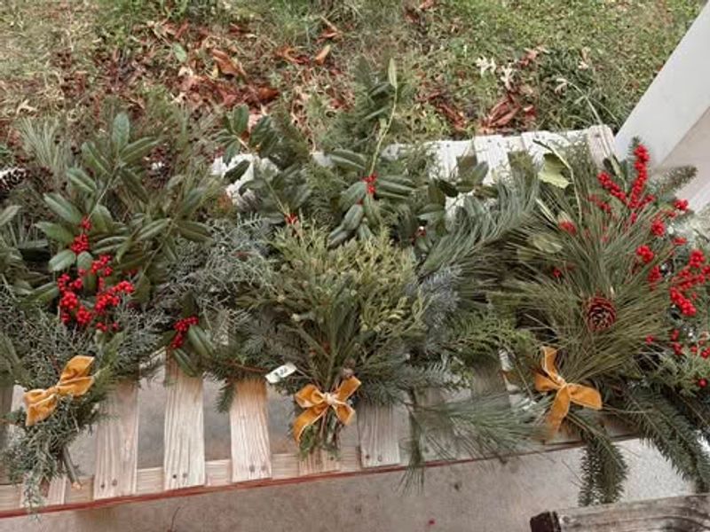 How Natural Materials Replace Plastic Decorations In Gardens