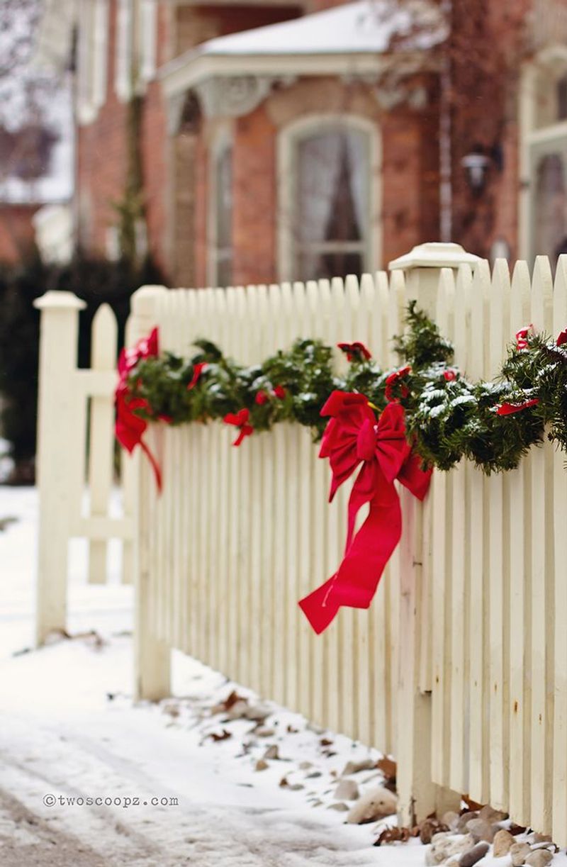 Creative Ways Homeowners Are Dressing Up Their Fences For Christmas