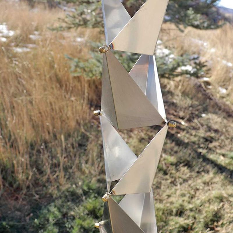 Artistic Sculpture Chains With Modern Designs