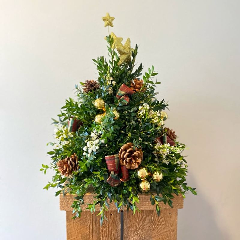 Boxwood Tabletop Arrangements