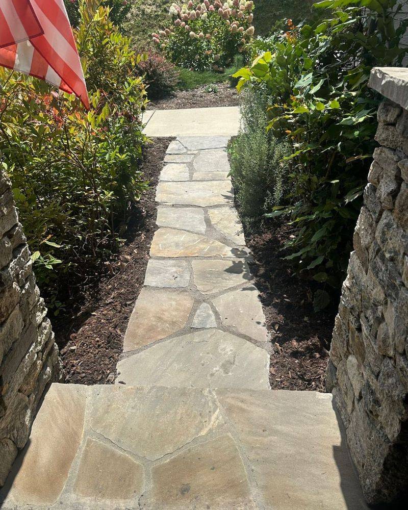 Flagstone Paths That Feel Natural And Timeless