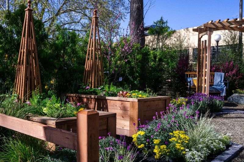 Mix Edible Plants Into Decorative Garden Areas