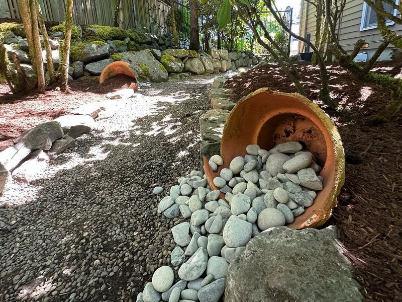 Gravel at Pot Bottoms Improves Drainage