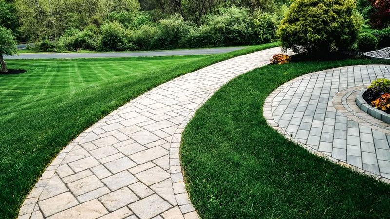 Curved Paths That Make Small Yards Feel Bigger