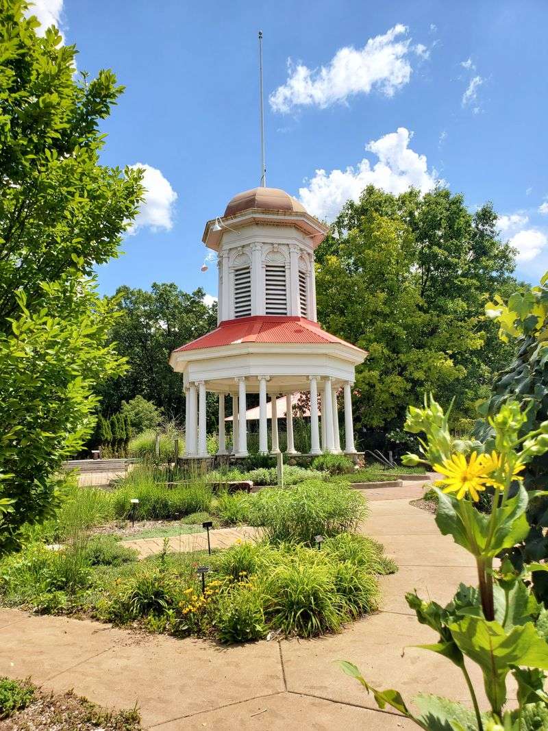 Leila Arboretum Society