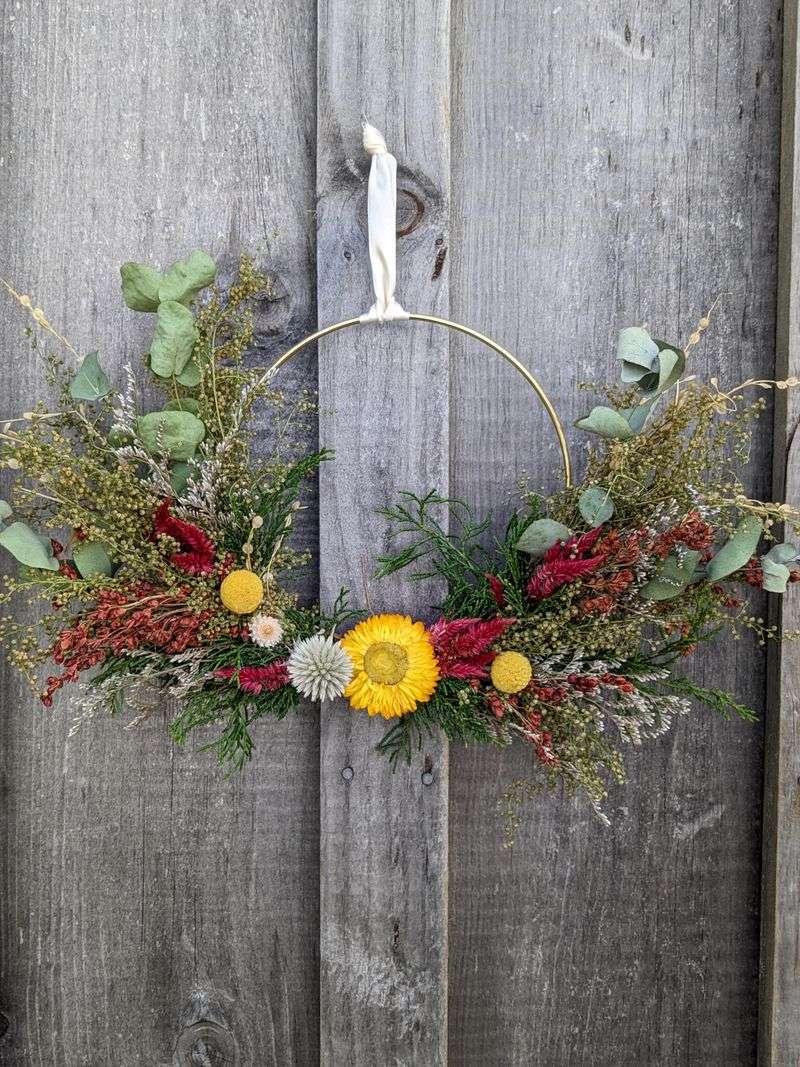 Create Wreaths With Dried Flowers