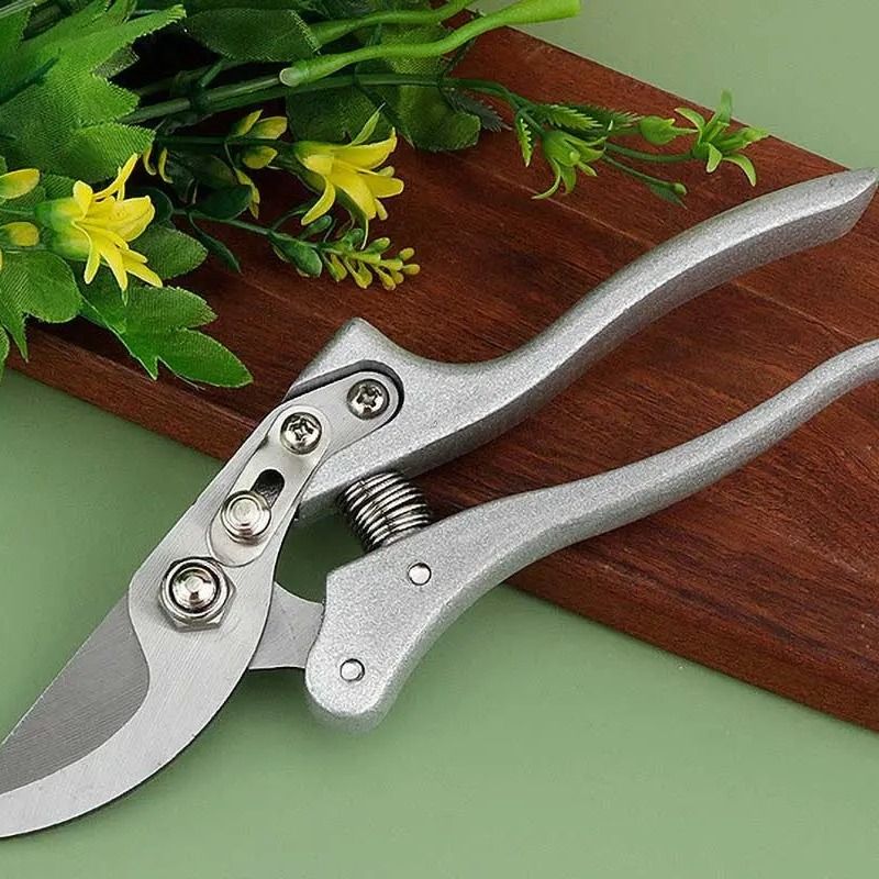 Hand Pruners Fit Comfortably In One Hand