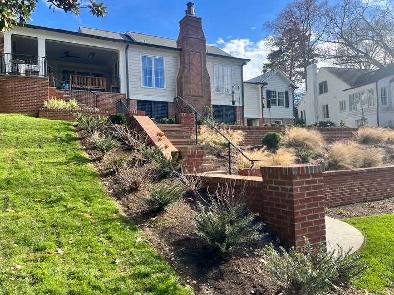 How To Choose The Right Garden Path For Your North Carolina Backyard