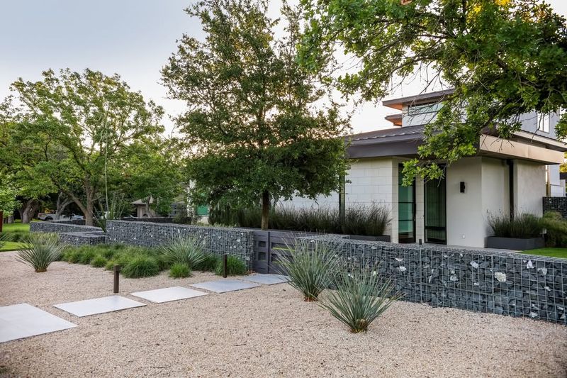 Crushed Limestone Gravel Walkway