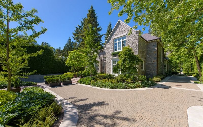 Natural Stone And Earth-Toned Hardscapes