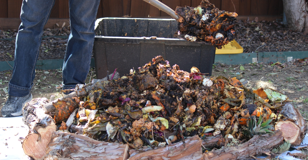 garden composting (featured image)